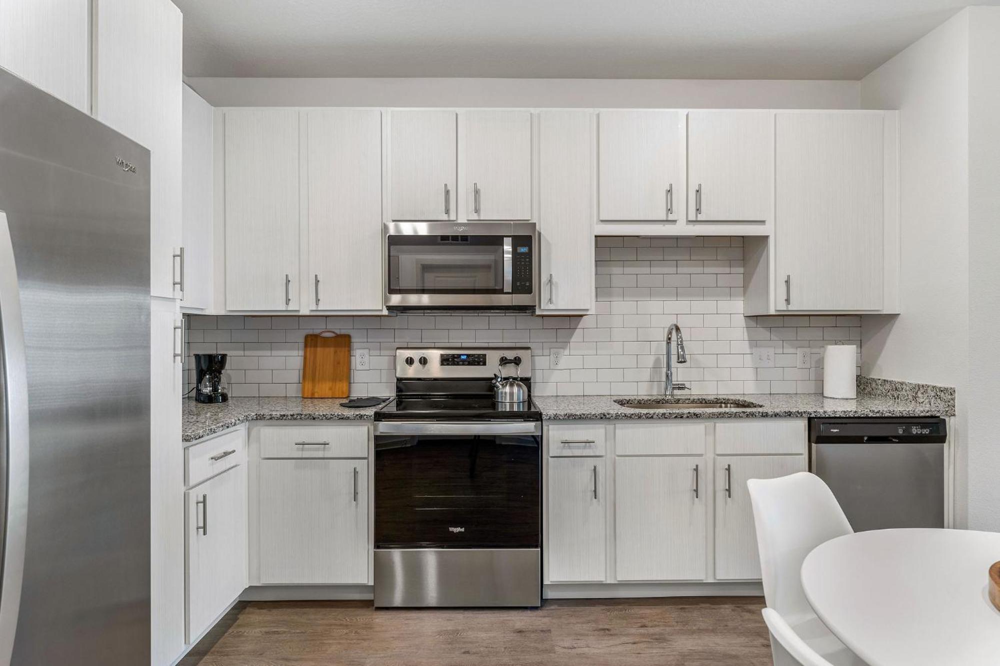 Complete Lush Green Apartment 10 Min To Parks Pets Allowed, Resort-Style Amenities 奥兰多 外观 照片