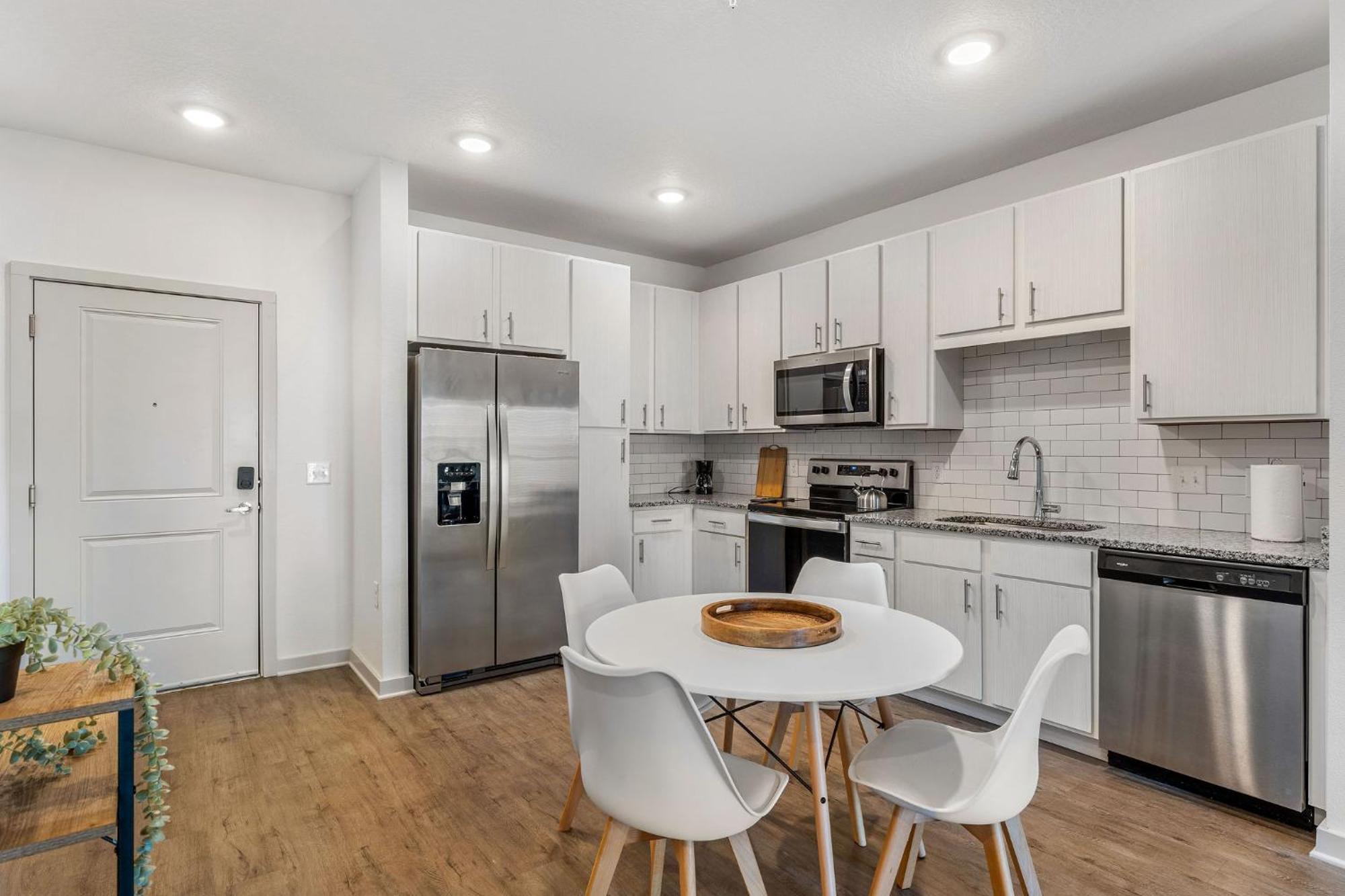 Complete Lush Green Apartment 10 Min To Parks Pets Allowed, Resort-Style Amenities 奥兰多 外观 照片